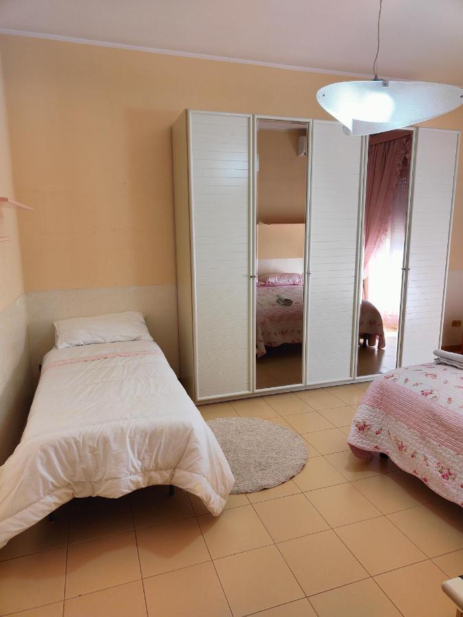 Appartamento In Villa Virginia Fino A 10 Ospiti Mondragone Buitenkant foto
