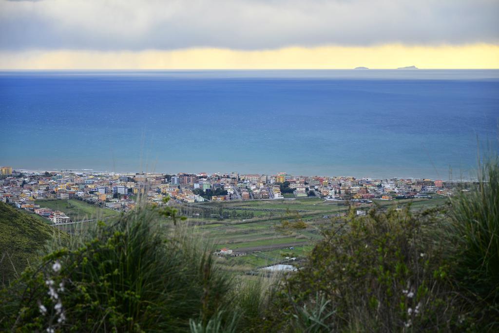 Appartamento In Villa Virginia Fino A 10 Ospiti Mondragone Buitenkant foto