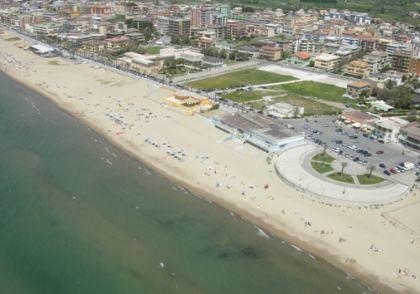 Appartamento In Villa Virginia Fino A 10 Ospiti Mondragone Buitenkant foto